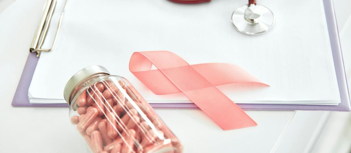 Hormonothérapie du cancer du sein : un traitement hormonal clé pour éviter une récidive Hormonothérapie du cancer du sein : un traitement hormonal clé pour éviter une récidive